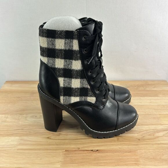 BCBGeneration Pilas Booties- Black/Ivory Plaid- Size 6.5 M (Medium) - NIB - Picture 1 of 7